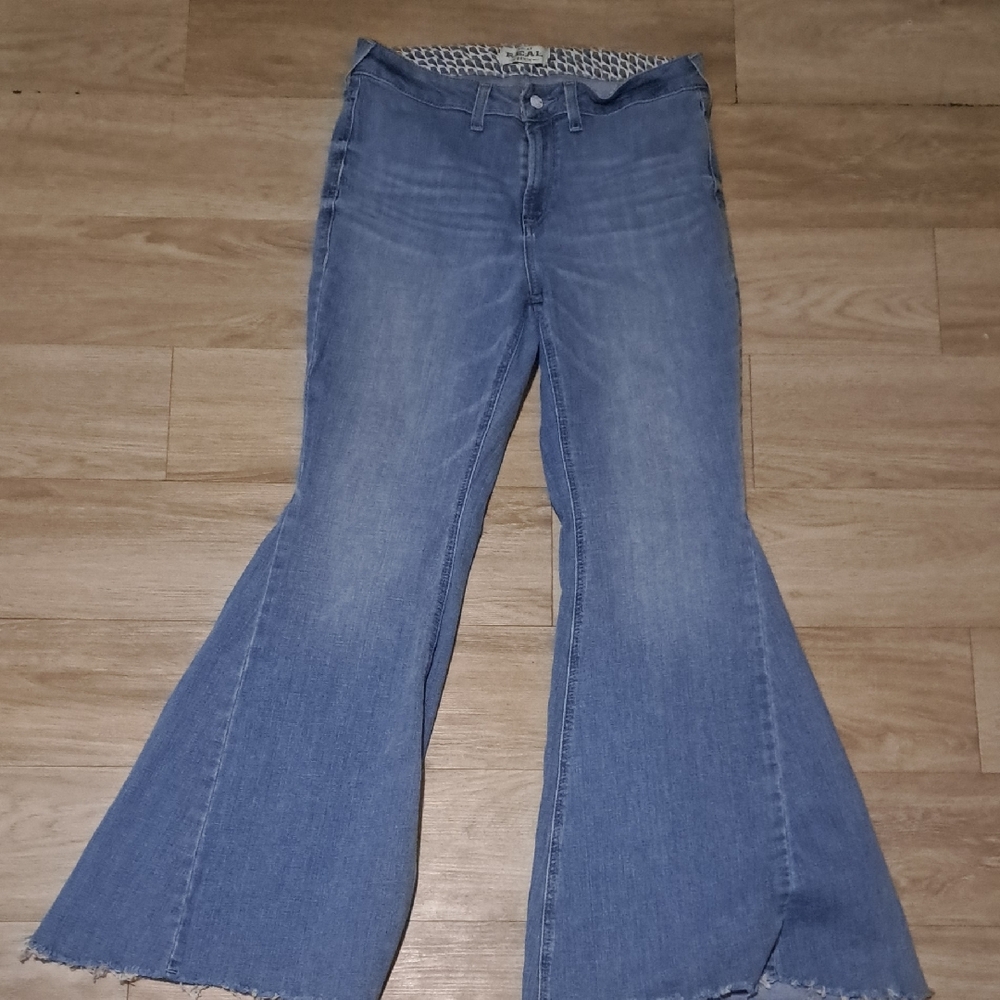 Women's Size 31s Ariat Blue Flared Jeans